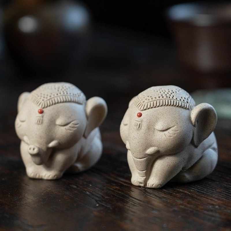 Unique Table Accessories - 1 Stück Lila Ton-Figur: Friedens-Elefant als